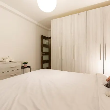 Designer Retreat: Beautiful 2br With Balcony By 360 Estates *