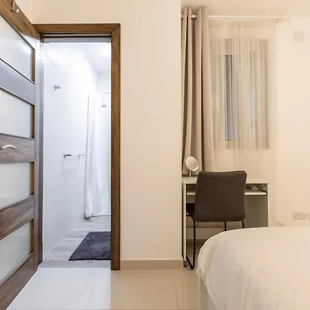 Designer Retreat: Beautiful 2br With Balcony By 360 Estates Apartmán Gzira