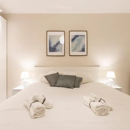 Designer Retreat: Beautiful 2br With Balcony By 360 Estates Gzira