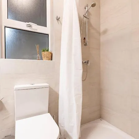 Designer Retreat: Beautiful 2br With Balcony By 360 Estates