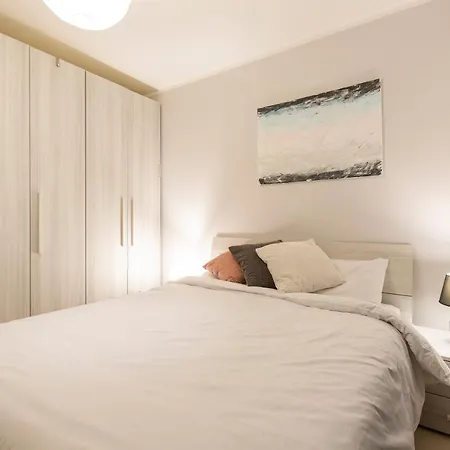Designer Retreat: Beautiful 2br With Balcony By 360 Estates Apartment