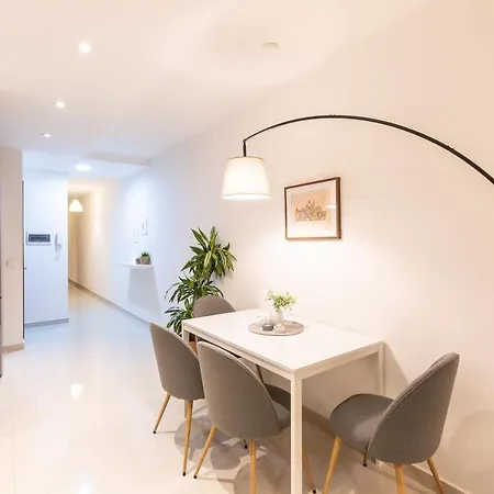 Designer Retreat: Beautiful 2br With Balcony By 360 Estates Gzira